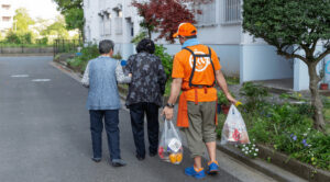 シニア向け情報誌『ぐ〜す〜月刊とくし丸』を活用した、新たな福利厚生サービス